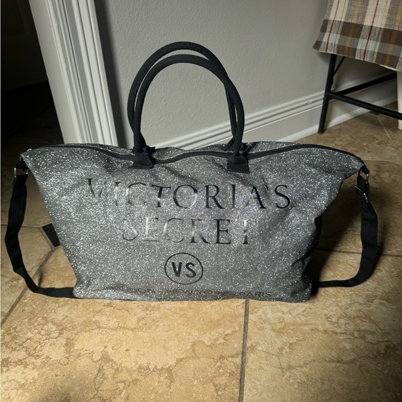 Victoria's Secret Accessories - EUC Victoria’s Secret weekender